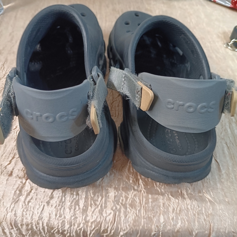 CROCS Men's Black Sandals - Picture 9 of 10